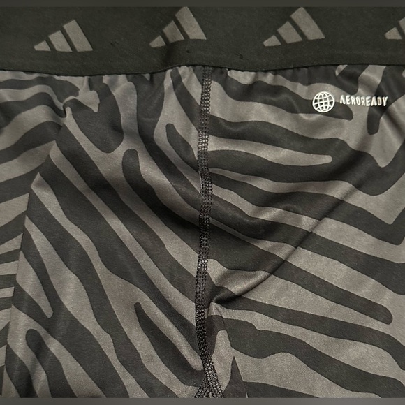 Adidas Women’s Size XS Black Zebra Print Leggings EUC - Picture 5 of 7